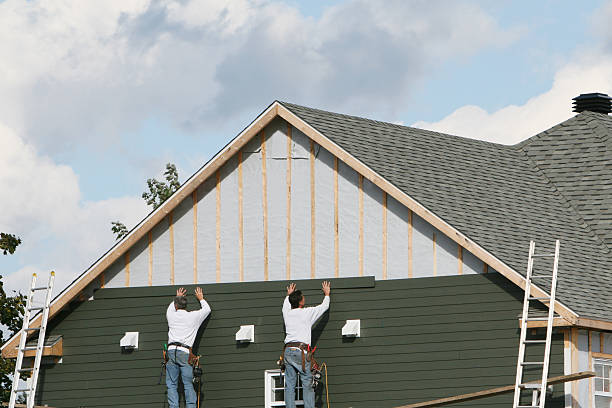 Professional Siding Installation technician working in Pinehurst, TX